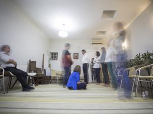 Representação de uma sessão de Constelação Familiar e seus riscos à saúde mental